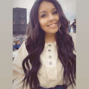 Meet your Posher, Crystal